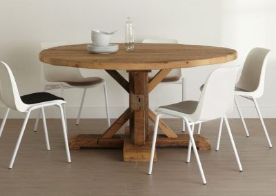 Oud eiken tafel rond