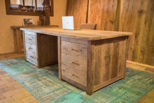 Massief oud eiken bureau