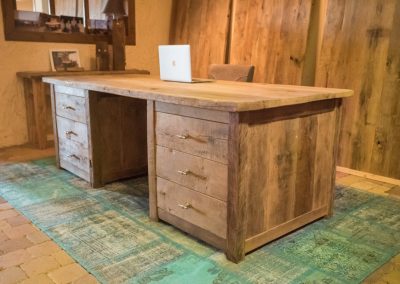 Massief oud eiken bureau