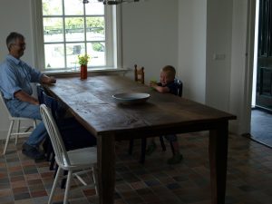 Donkerbruine oud eiken tafel